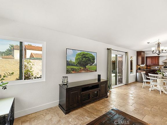 5th image of 544 Veronica Pl