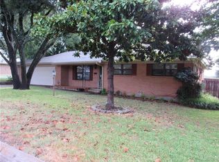 1201 S Stratton St, Decatur, TX 76234