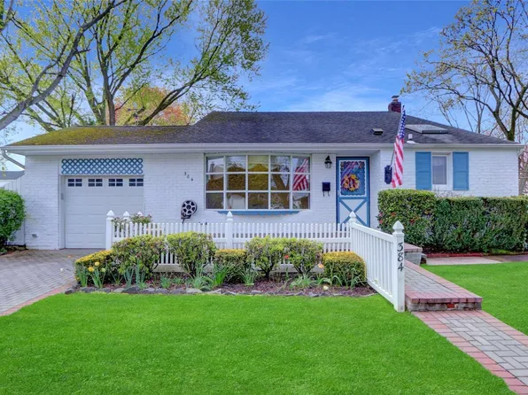 384 Cypress Street, Massapequa Park, NY 11762