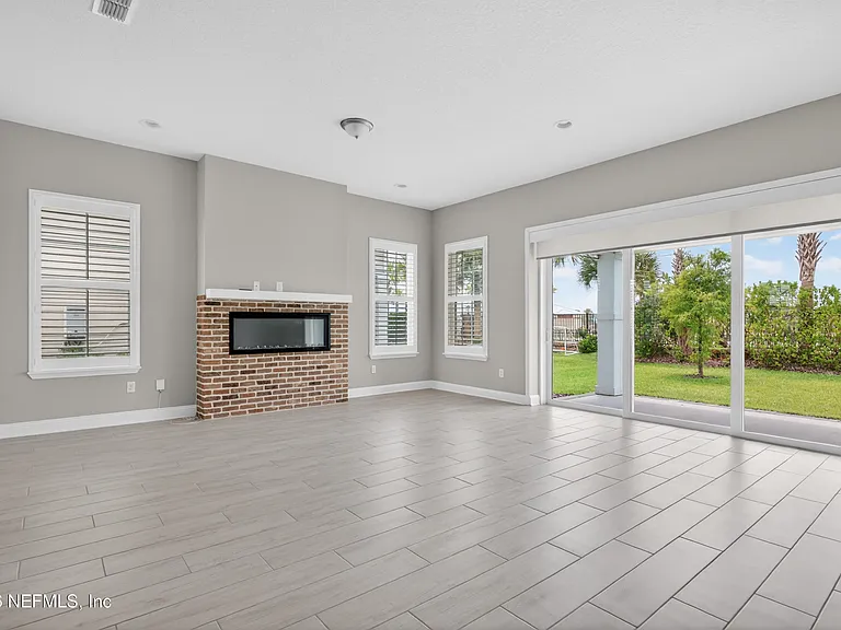 527 Marquesa Cir — Photo 9