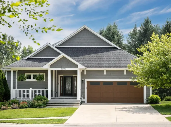 10743 Shrewbury St, Traverse City, MI 49684