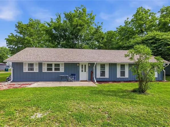 605 Pearl St, East Lynne, MO 64743