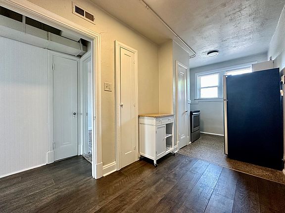 4th image of 4204 Ellenwood Ave APT 303