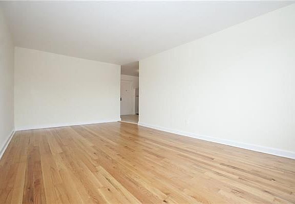 2nd image of 10528 65th Ave APT 6C