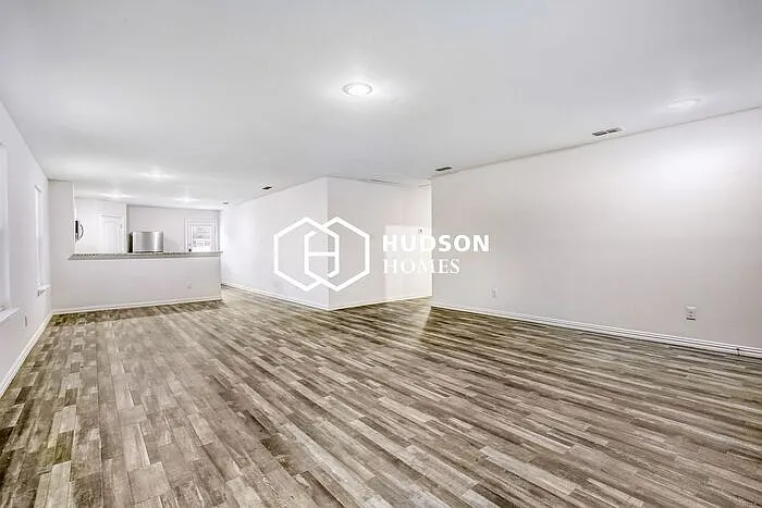 3 bed, 2.0 bath, 1510 sqft, $1,249 — Photo 4