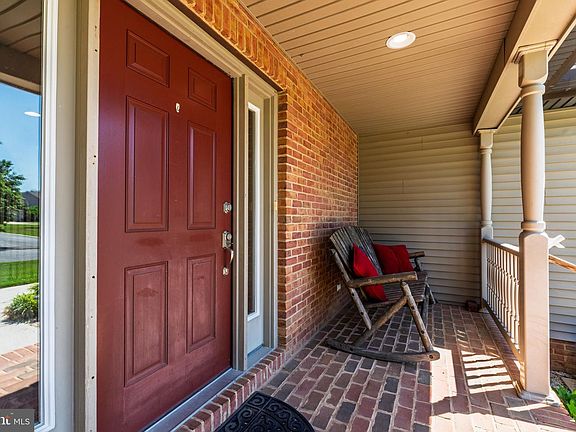 5th image of 27524 Derby Dr