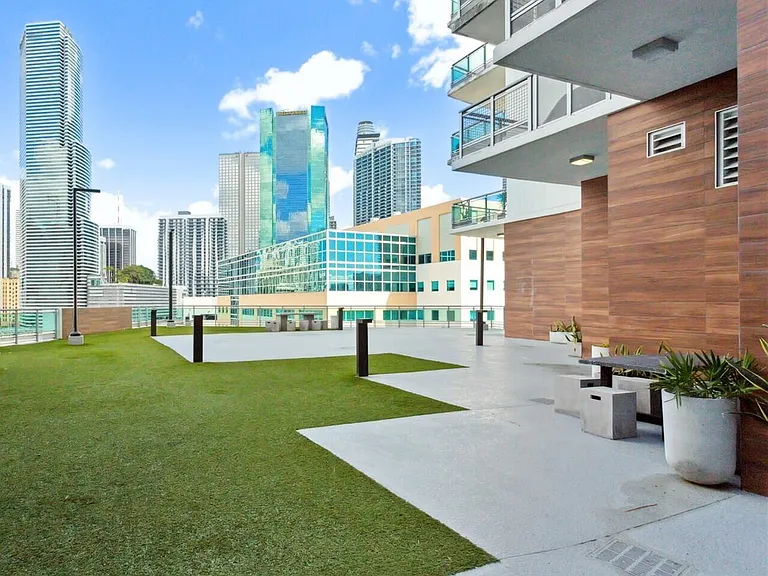 350 S Miami Ave #15 — Photo 7