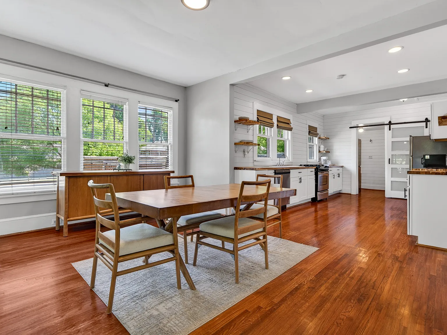 3 bed, 1390 sqft, $2,495 — Photo 3