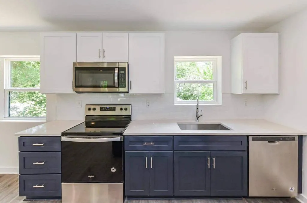 1530 Hawthorne Lane — Photo 4