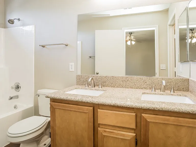 4933 Royal Lake Ave — Photo 15