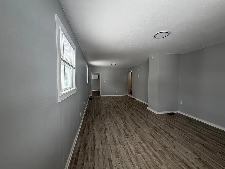 217-219 2nd St #219 — Photo 7