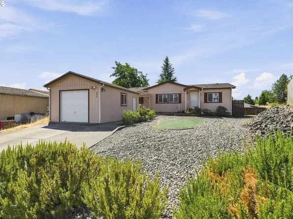 290 Adams Loop, Roseburg, OR 97471
