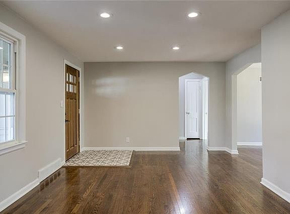 3rd image of 7724 Mercier St