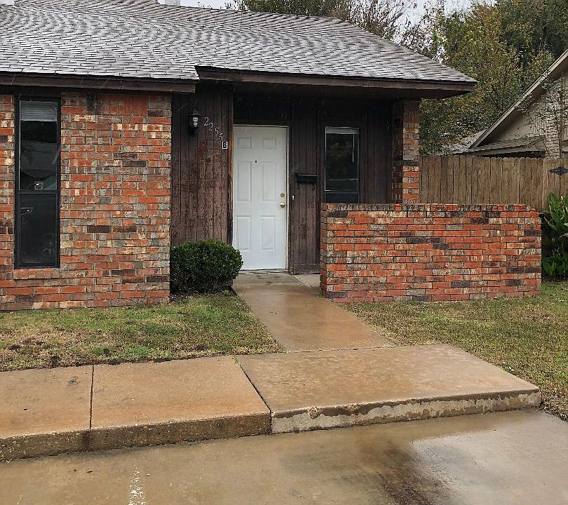 1st image of 2255 Donna Dr APT B