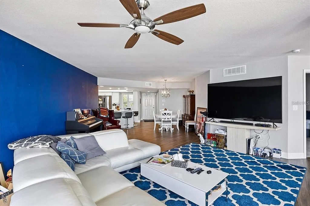 2 bed, 2.0 bath, 1700 sqft, $2,900 — Photo 4
