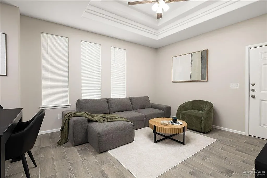 2504 E Harrison Ave — Photo 3