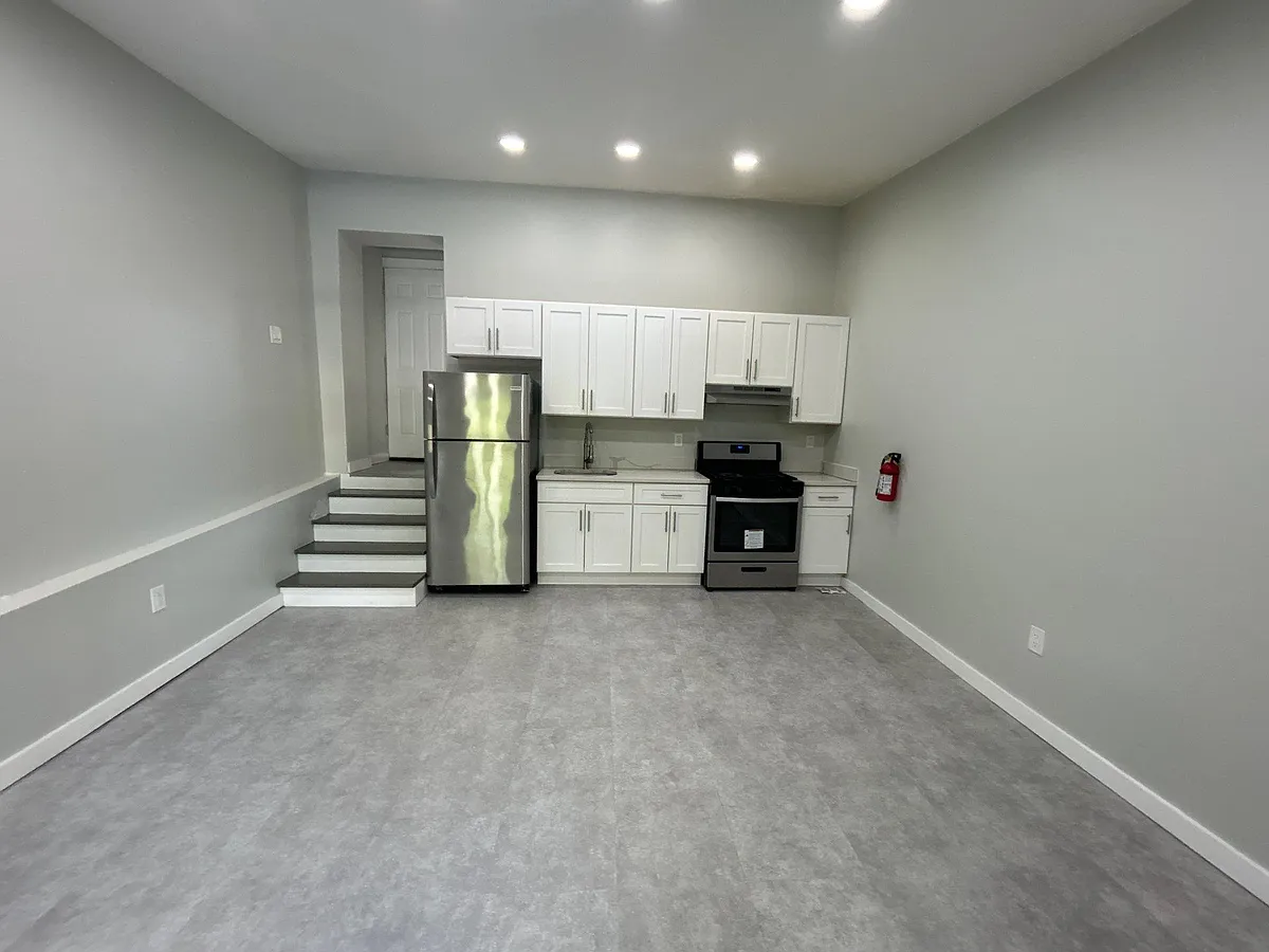 Building Photo - 632 Lamberton St #2