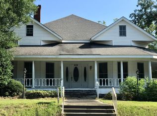 632 W Barnard St, Glennville, GA 30427