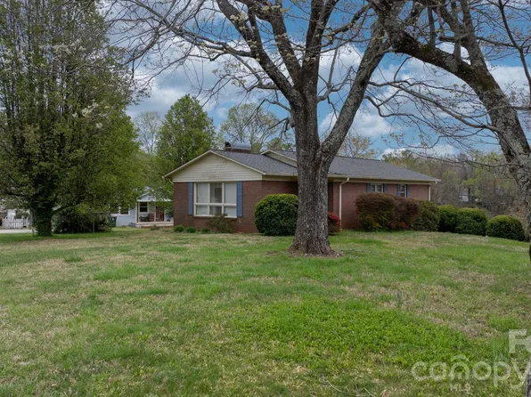 200 Hayes Ave, Hudson, NC 28638