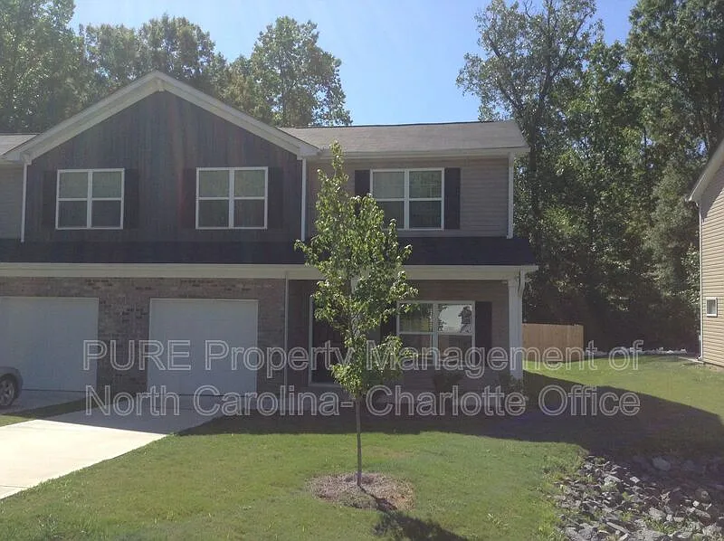 3 bed, 2.5 bath, 1368 sqft, $1,525 — Photo 2
