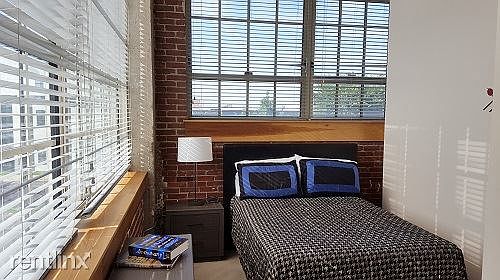 Great corner bdrm!