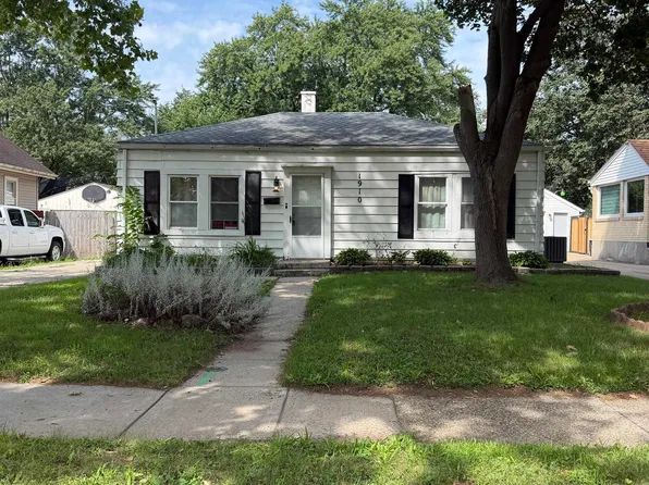 1910 Carney Ave, Rockford, IL 61103