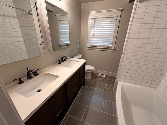 3rd image of 3196 Shirley Dr NW