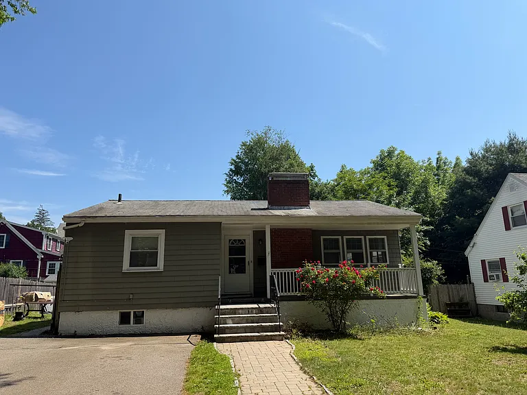 722 Vfw Pkwy — Photo 17