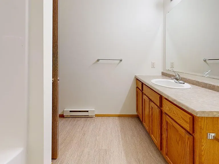 Dakota Point Apartments — Photo 14