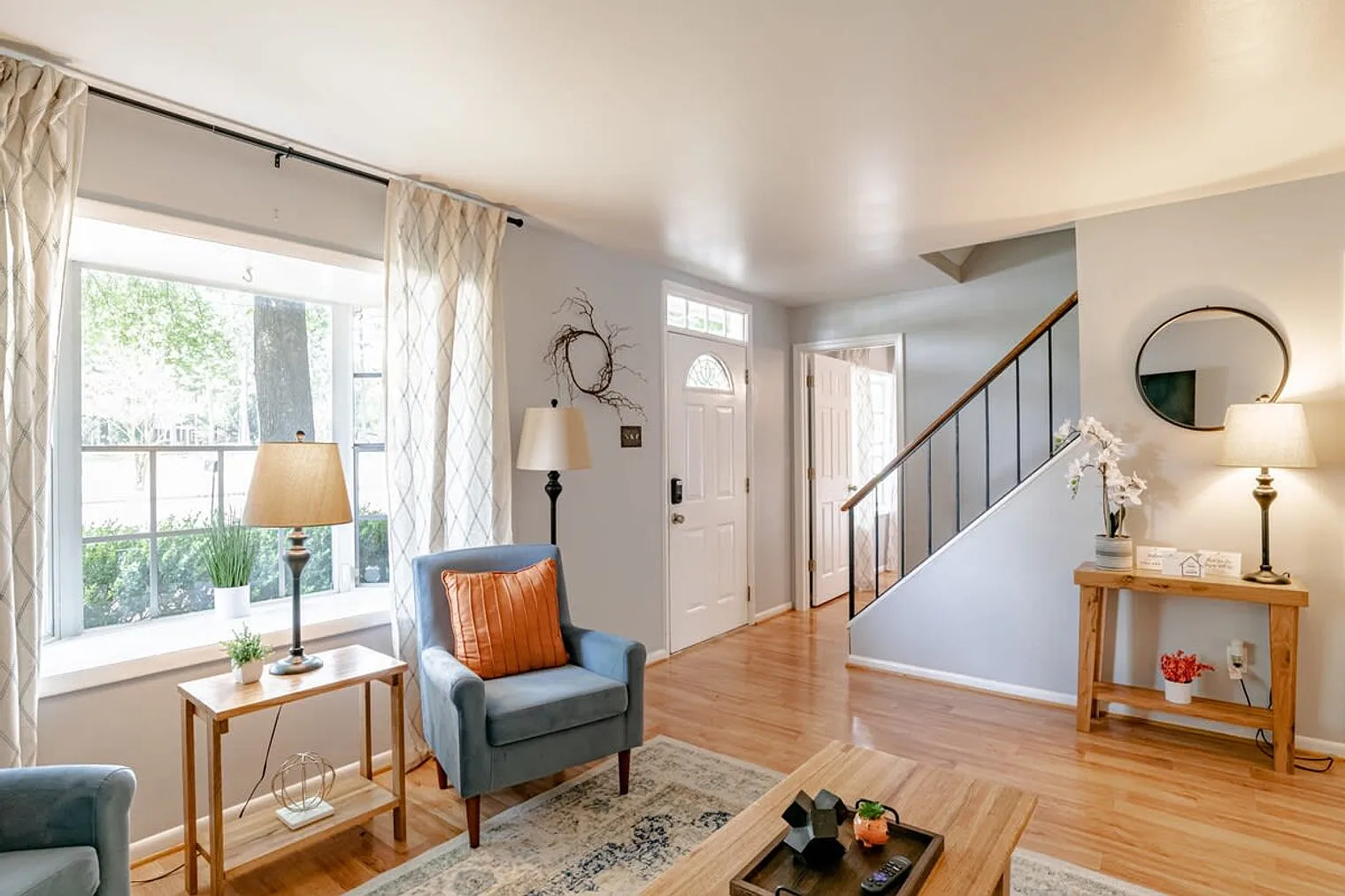 4 bed, 2.0 bath, 1496 sqft, $4,004 — Photo 1