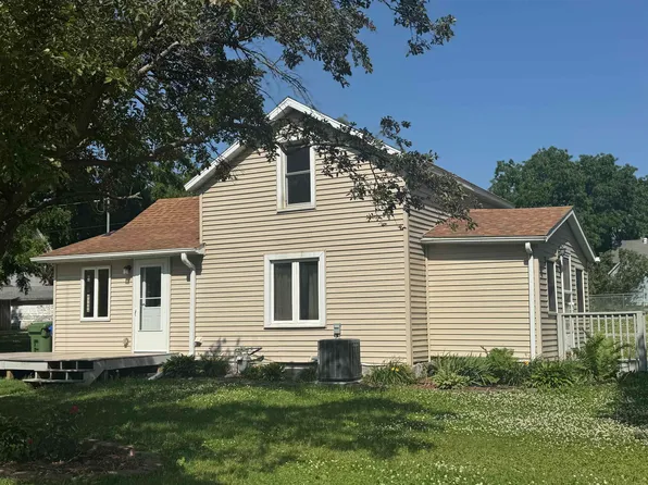 1806 & 1808 Bailey St, Charles City, IA 50616