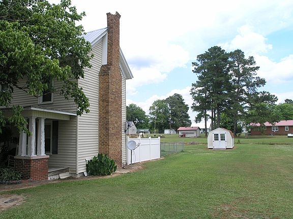 4th image of 105 N Garris St
