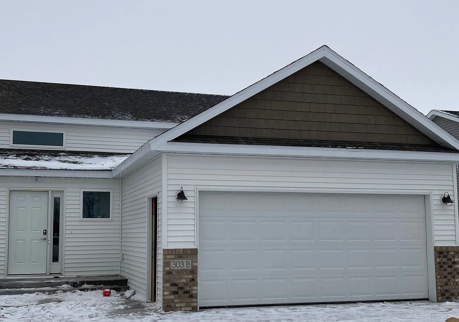 4 Bed 3 Bath Twin Home — Photo 1