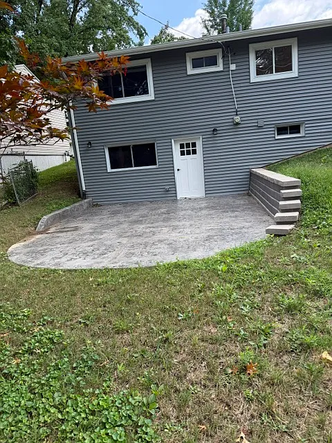 3 bed, 1000 sqft, $2,100 — Photo 2