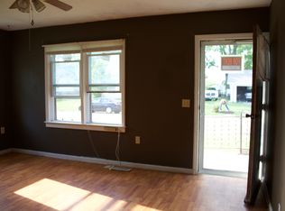 880 W Jackson St, Marshall, MO 65340