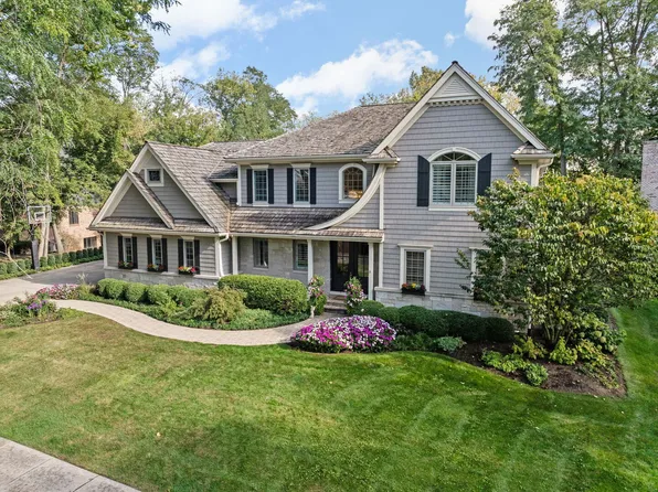 622 Innsbruck Ct, Libertyville, IL 60048