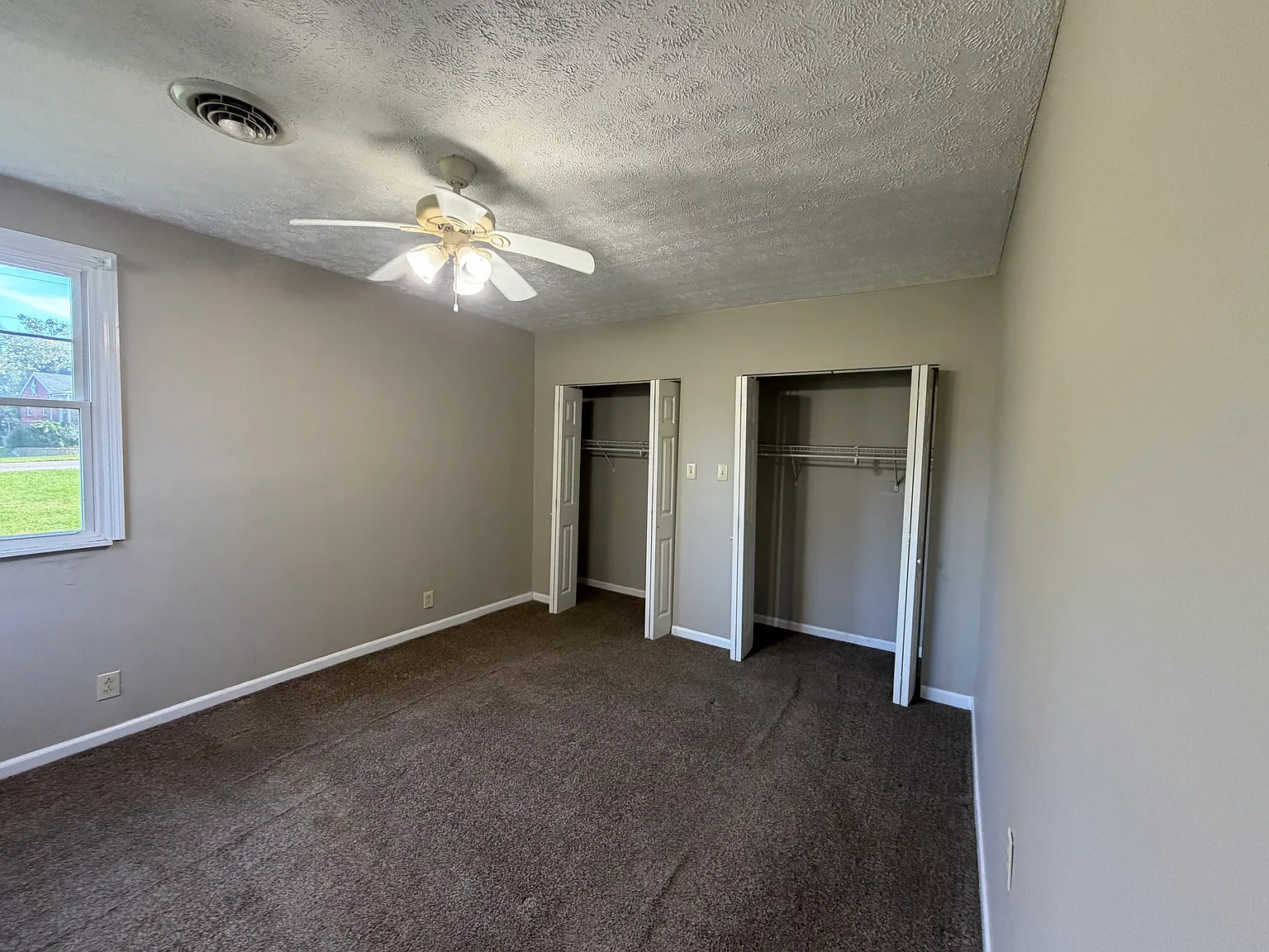 3 bed, 984 sqft, $1,045 — Photo 3