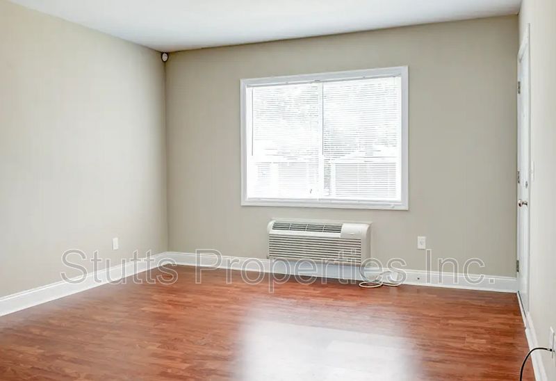 2nd image of 1246 Graham Ave Unit 4/604