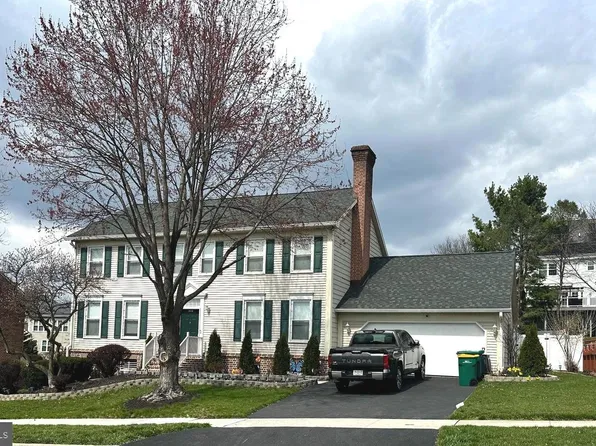 3610 Golfview Dr, Mechanicsburg, PA 17050