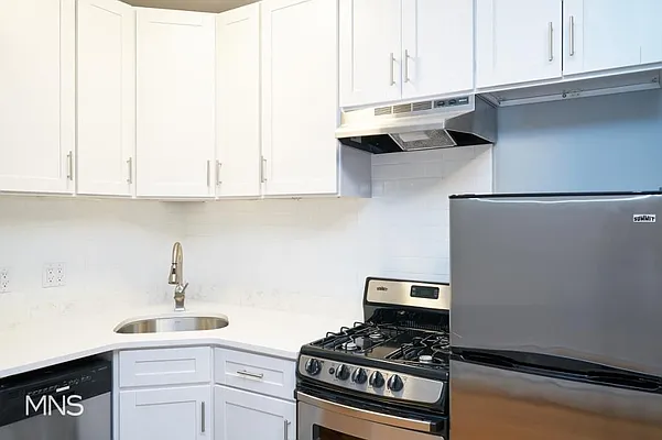 Rented by MNS Marketing | media 11