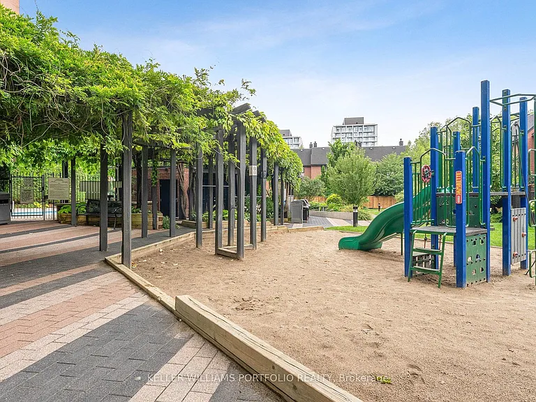 701 King St W #107 — Photo 22