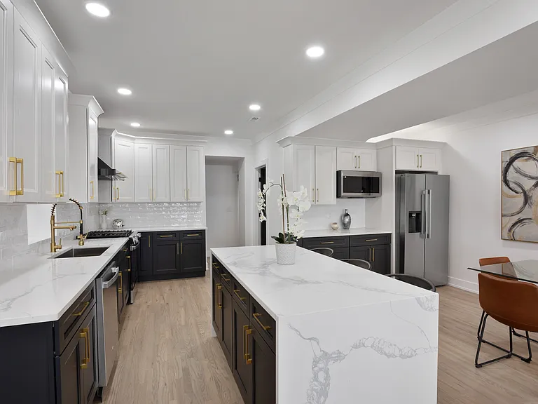 2456 W Huron St — Photo 10