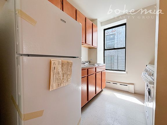 3rd image of 1361 College Ave APT 4A