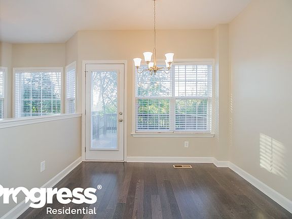 3rd image of 2119 Geneva Dr