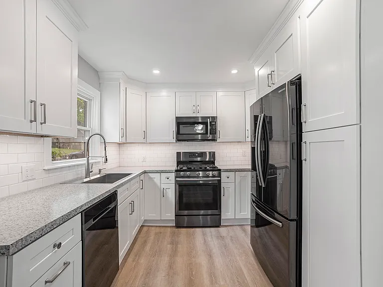 524 Continental Rd — Photo 6
