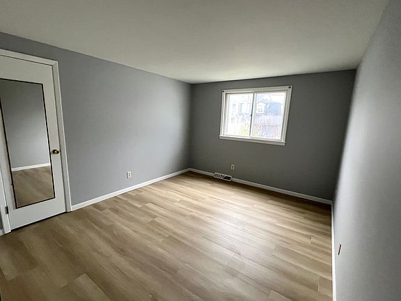 4th image of 337 Carmen Rd APT 1