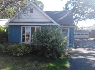929 N Clarendon Dr, Round Lake Beach, IL