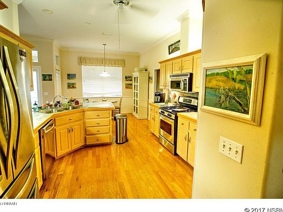 4th image of 410 S Peninsula Ave