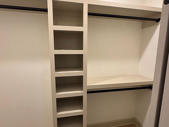 5th image of 403 Hidden Valley Cir