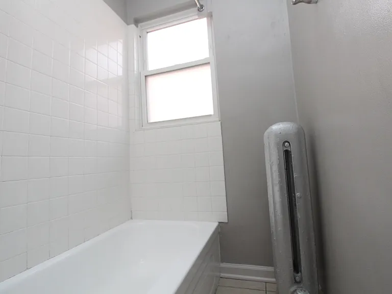 1354.5 W Argyle St #2N — Photo 8